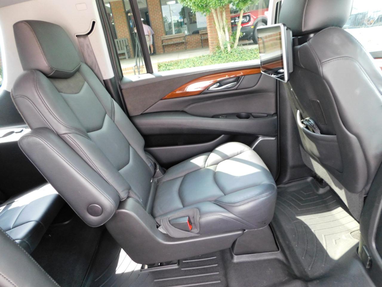 Cadillac Escalade ESV 2WD 4dr Luxury 2018