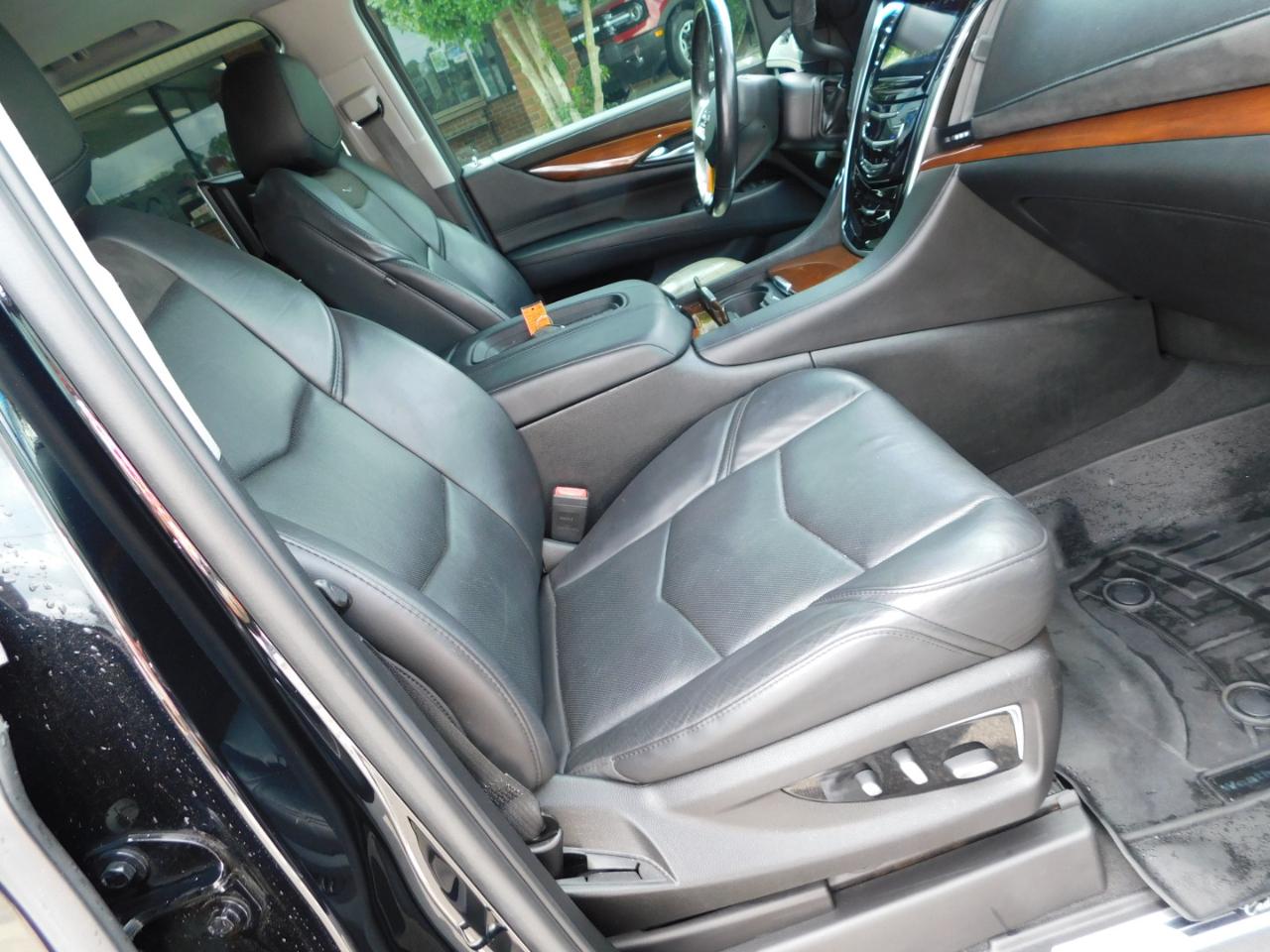 Cadillac Escalade ESV 2WD 4dr Luxury 2018