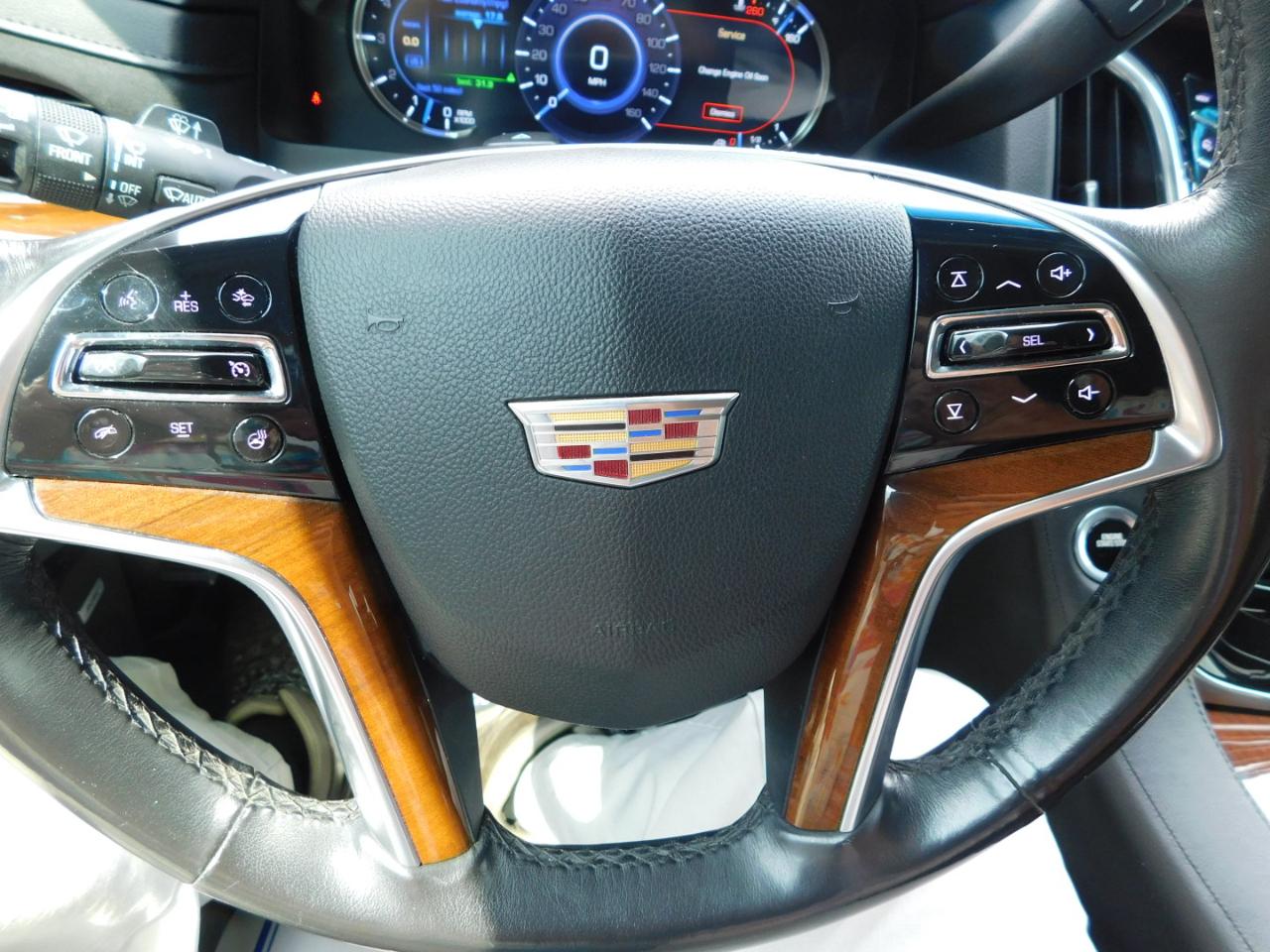 Cadillac Escalade ESV 2WD 4dr Luxury 2018