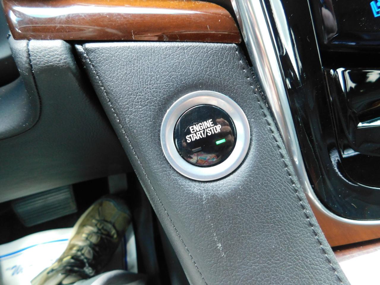 Cadillac Escalade ESV 2WD 4dr Luxury 2018
