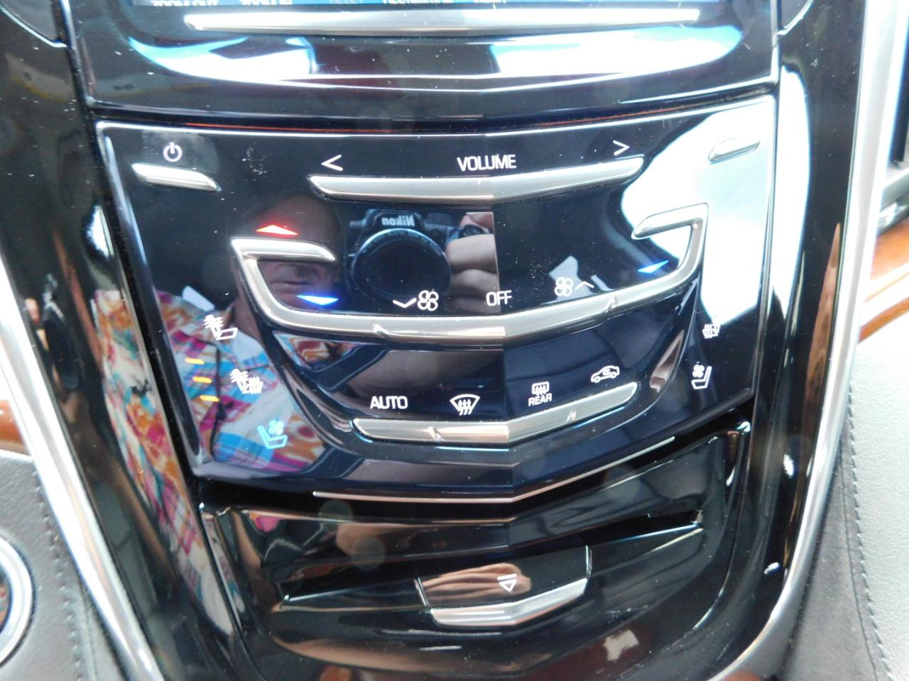 Cadillac Escalade ESV 2WD 4dr Luxury 2018