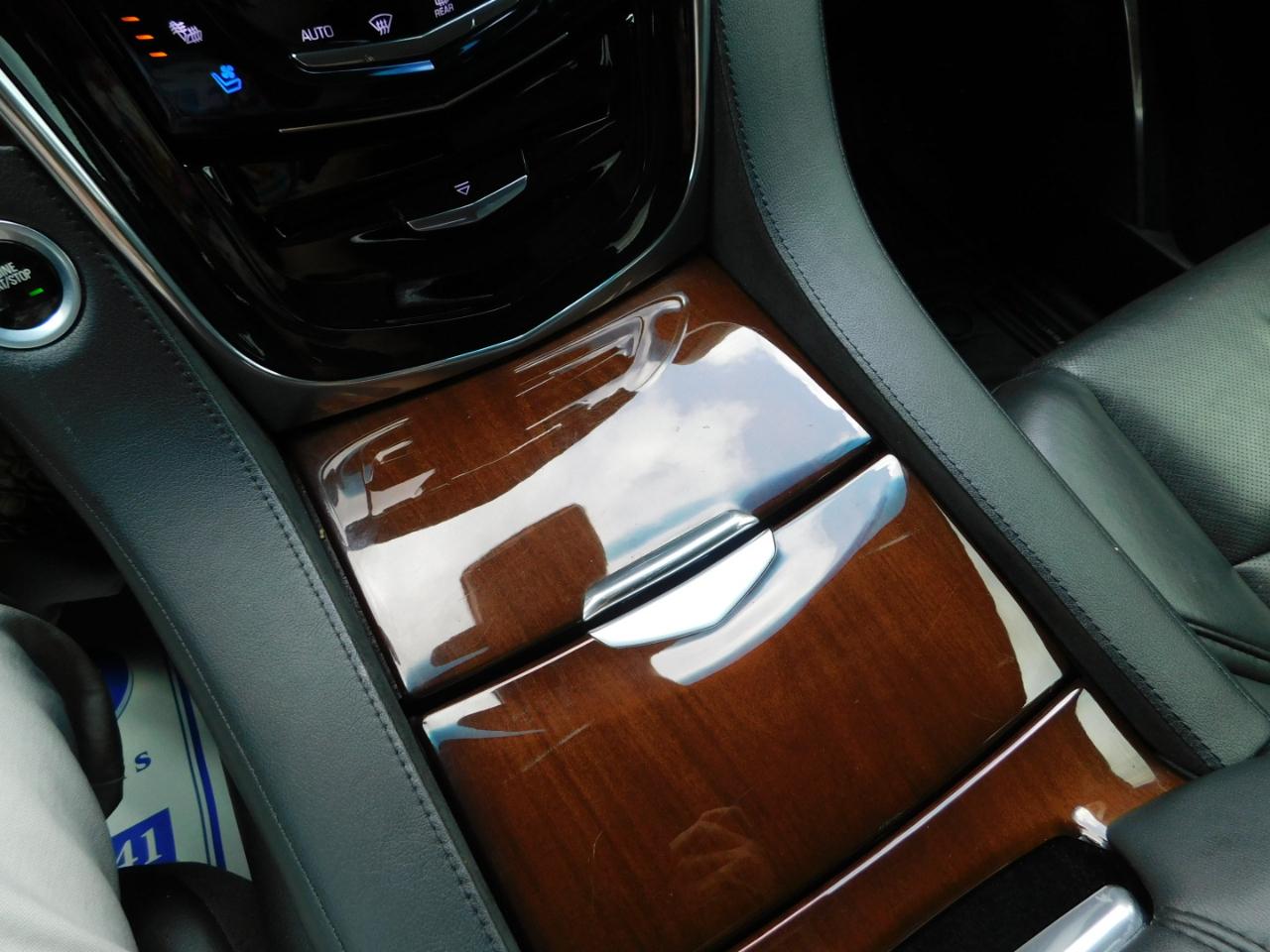 Cadillac Escalade ESV 2WD 4dr Luxury 2018