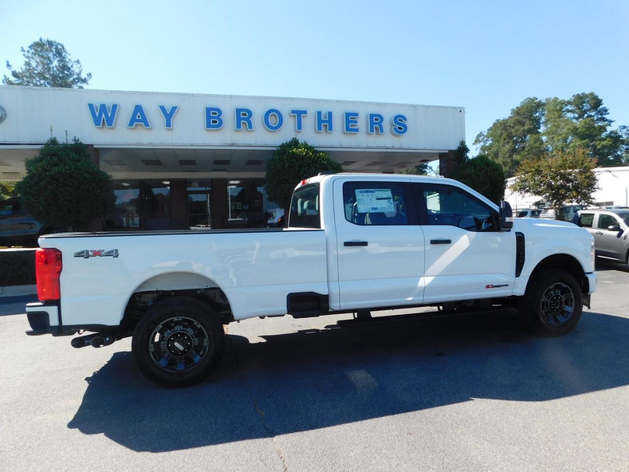 2027 Ford Super Duty F-350 SRW XL 4WD CREW CAB 8' BOX