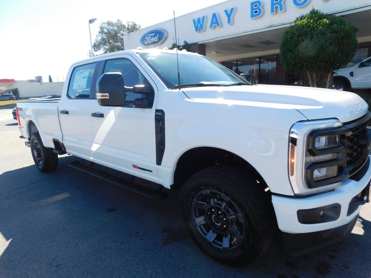 Ford Super Duty F-350 SRW XL 4WD Crew Cab 8' Box 2027
