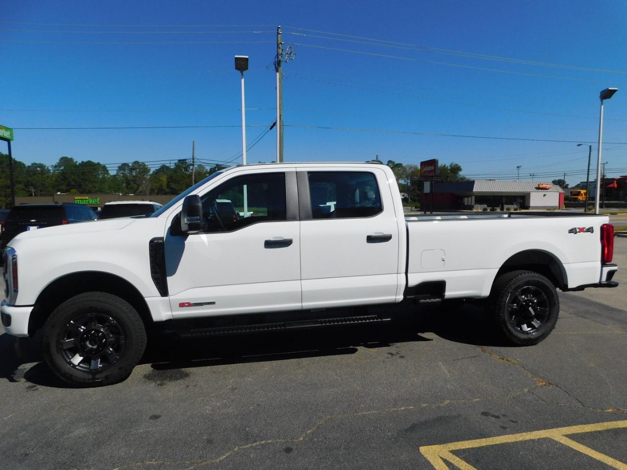 Ford Super Duty F-350 SRW XL 4WD Crew Cab 8' Box 2027