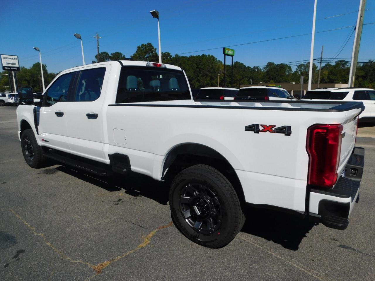 Ford Super Duty F-350 SRW XL 4WD Crew Cab 8' Box 2027