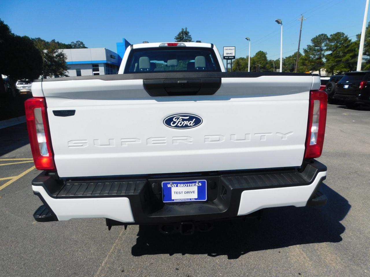 Ford Super Duty F-350 SRW XL 4WD Crew Cab 8' Box 2027