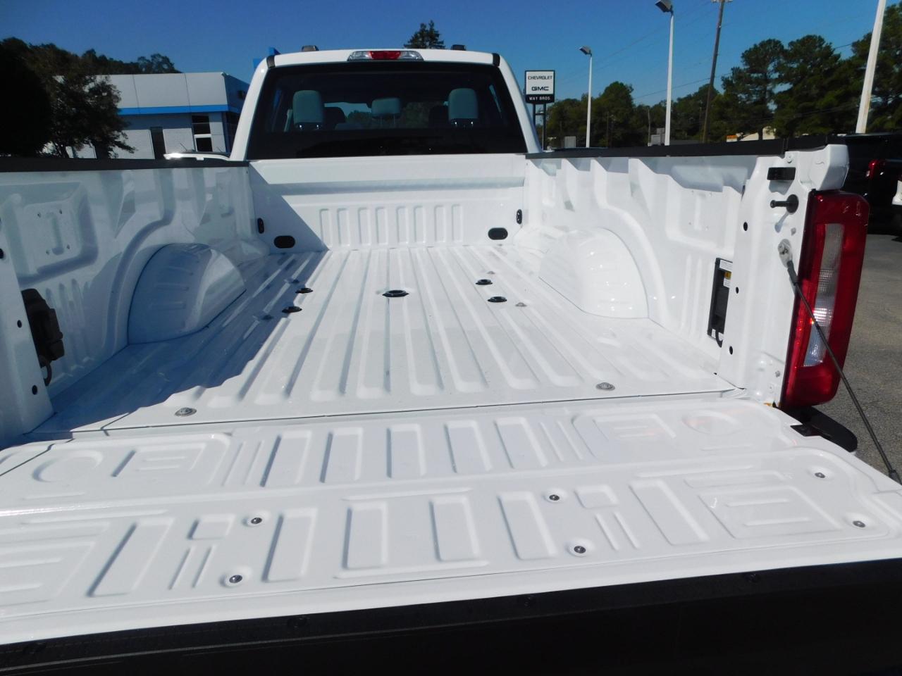 Ford Super Duty F-350 SRW XL 4WD Crew Cab 8' Box 2027