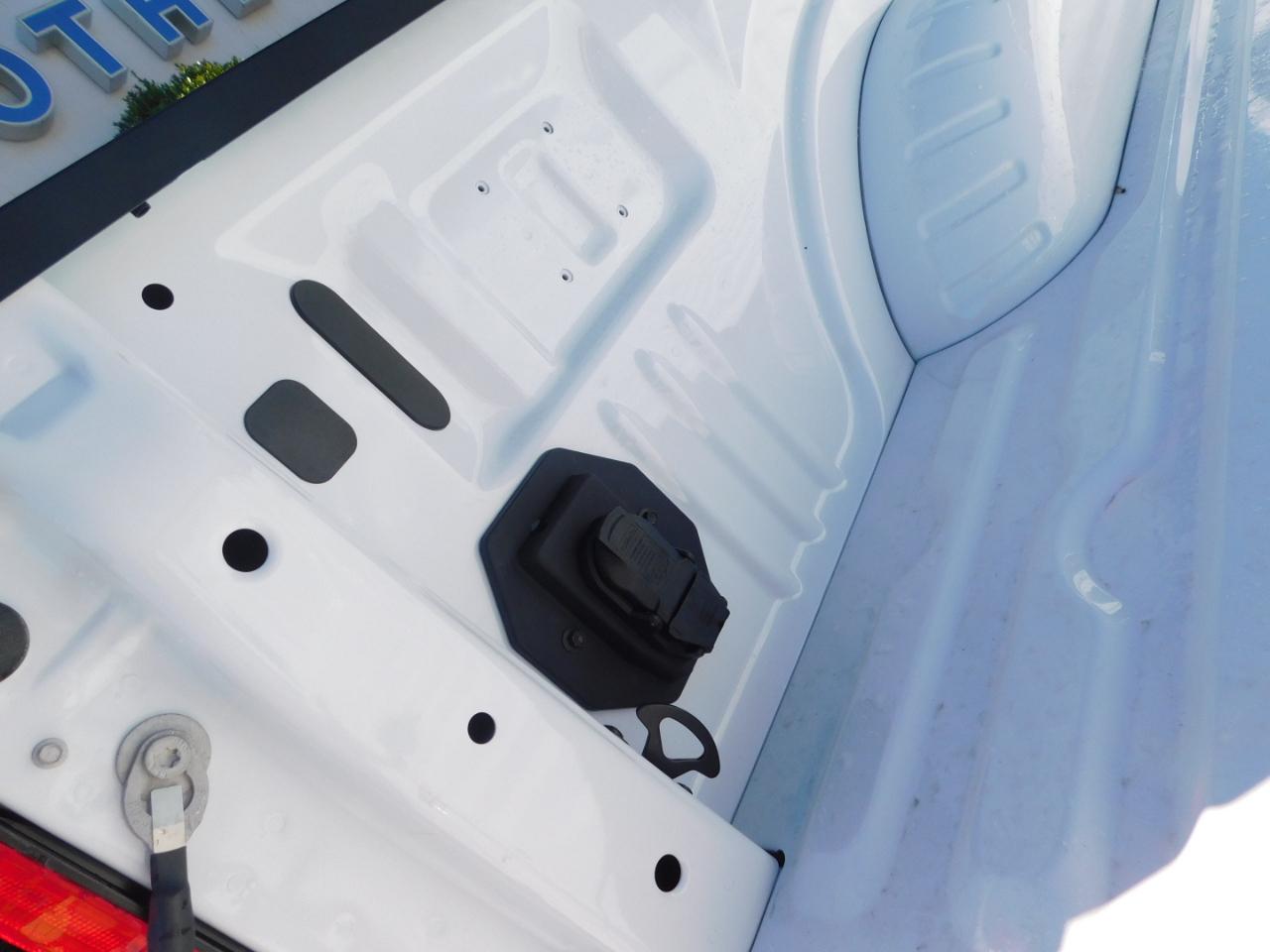 Ford Super Duty F-350 SRW XL 4WD Crew Cab 8' Box 2027
