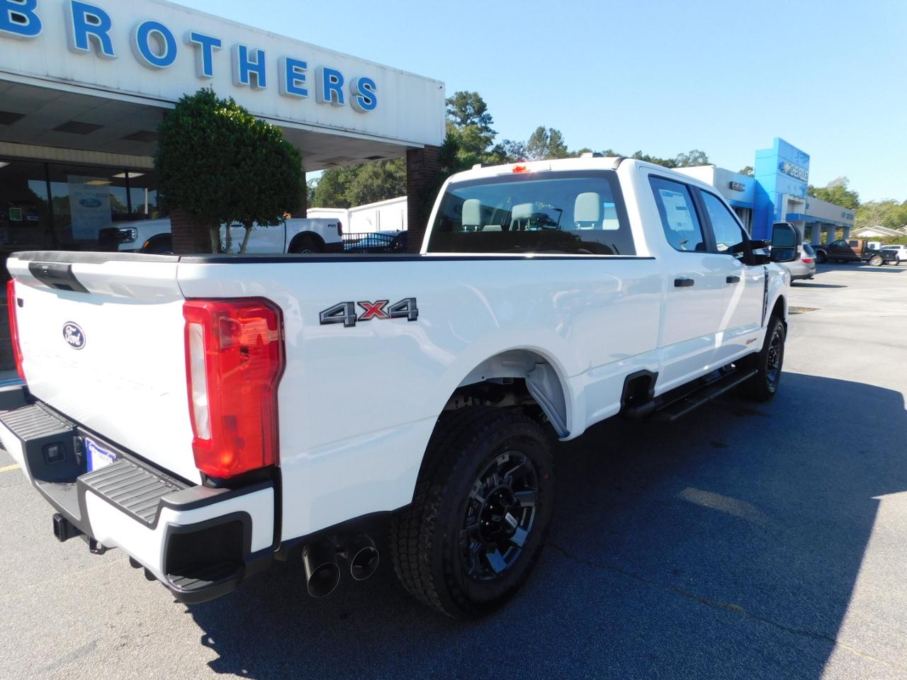 Ford Super Duty F-350 SRW XL 4WD Crew Cab 8' Box 2027