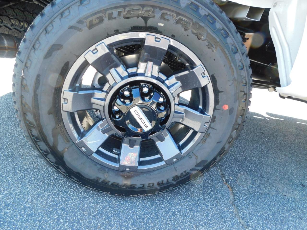 Ford Super Duty F-350 SRW XL 4WD Crew Cab 8' Box 2027