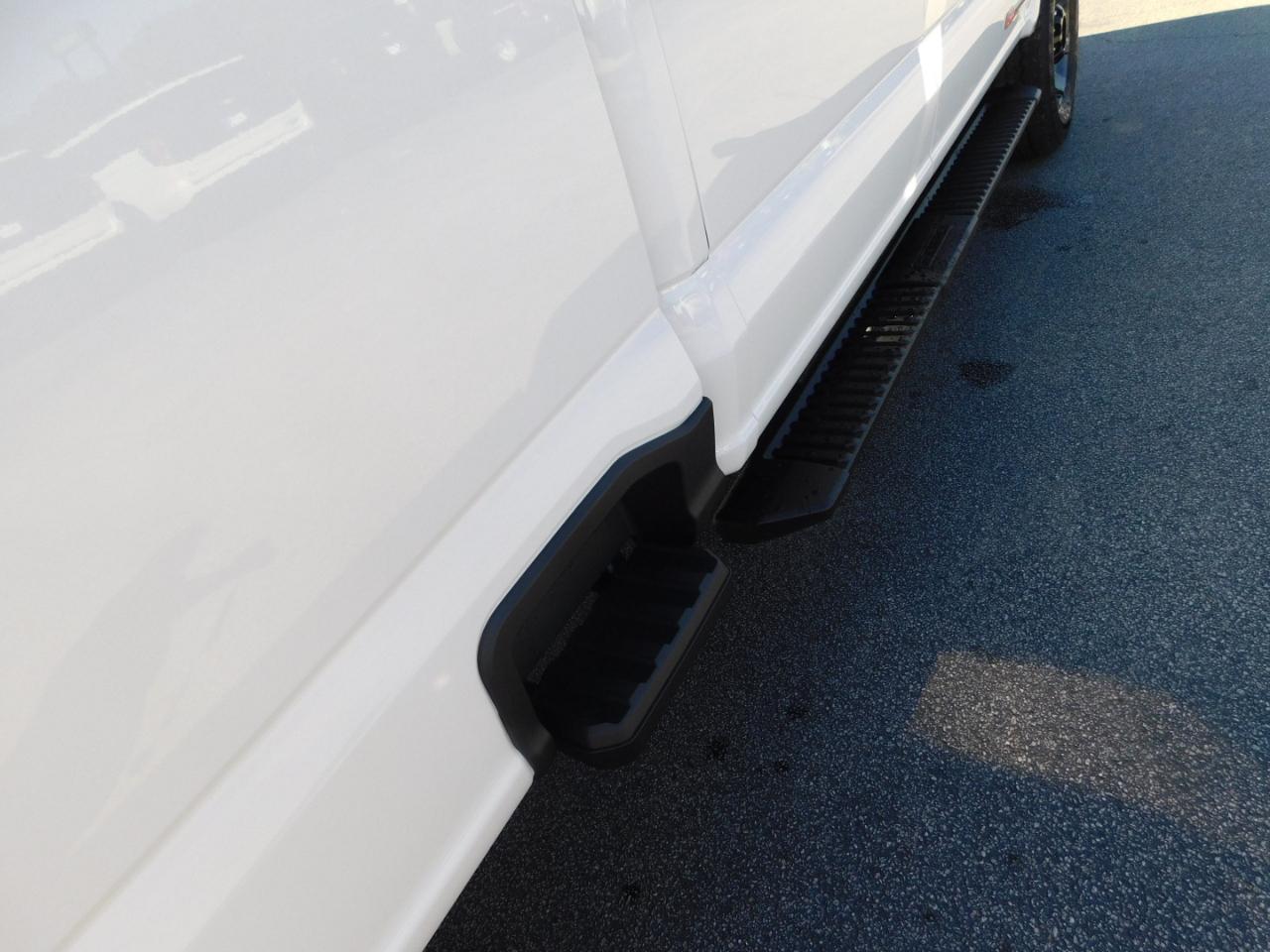 Ford Super Duty F-350 SRW XL 4WD Crew Cab 8' Box 2027