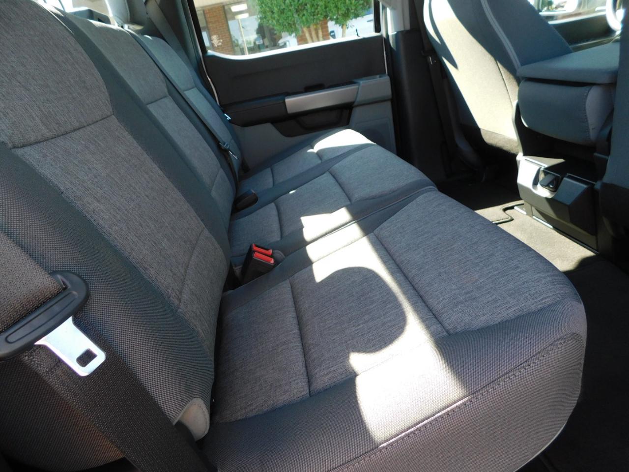Ford Super Duty F-350 SRW XL 4WD Crew Cab 8' Box 2027