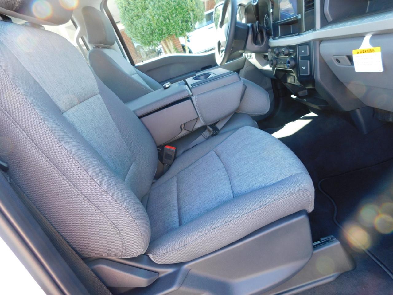 Ford Super Duty F-350 SRW XL 4WD Crew Cab 8' Box 2027