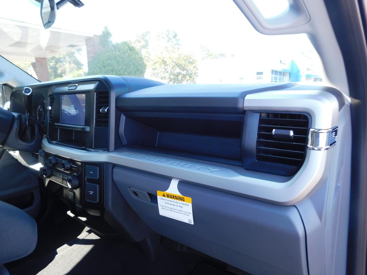 Ford Super Duty F-350 SRW XL 4WD Crew Cab 8' Box 2027