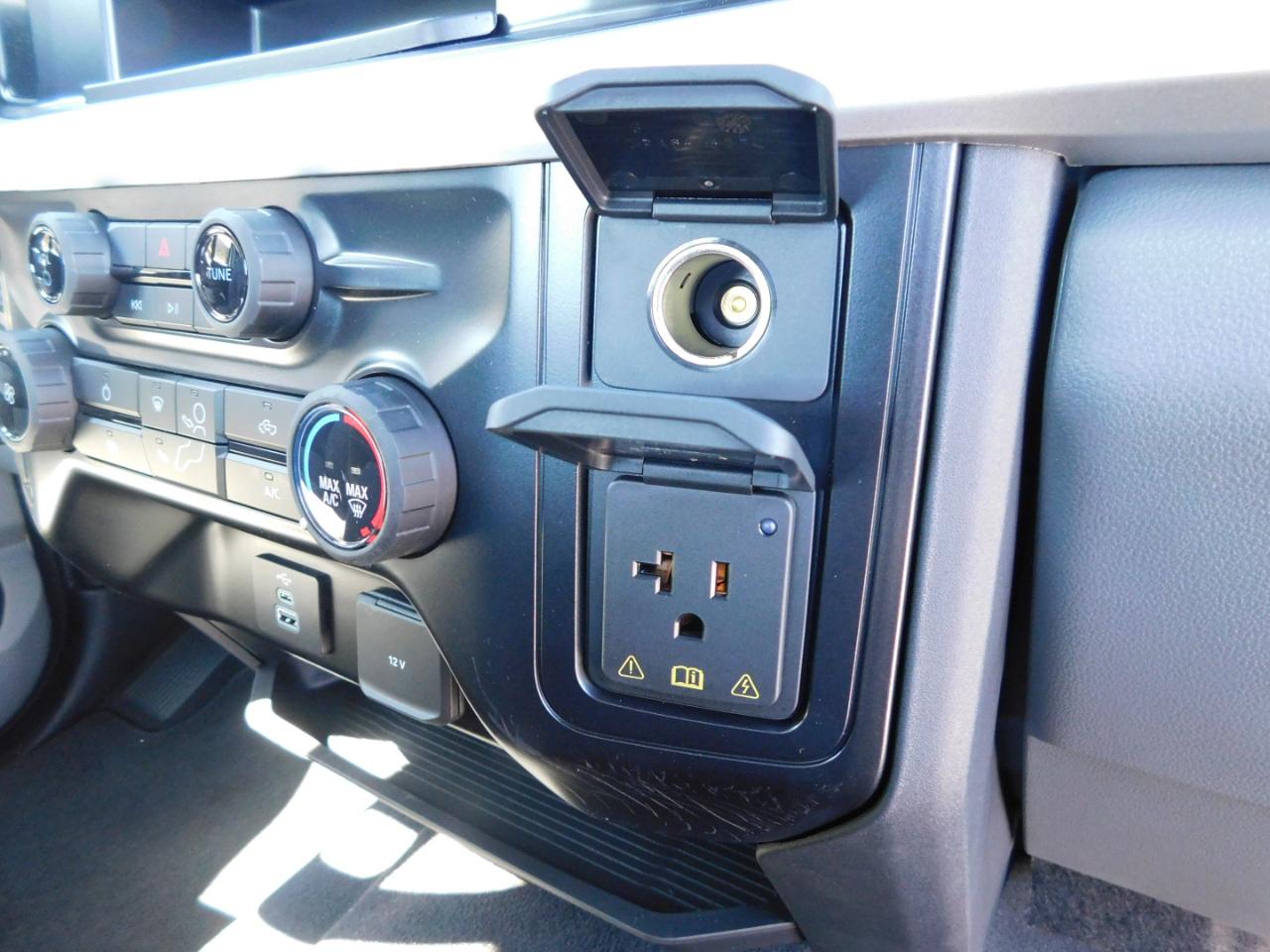Ford Super Duty F-350 SRW XL 4WD Crew Cab 8' Box 2027