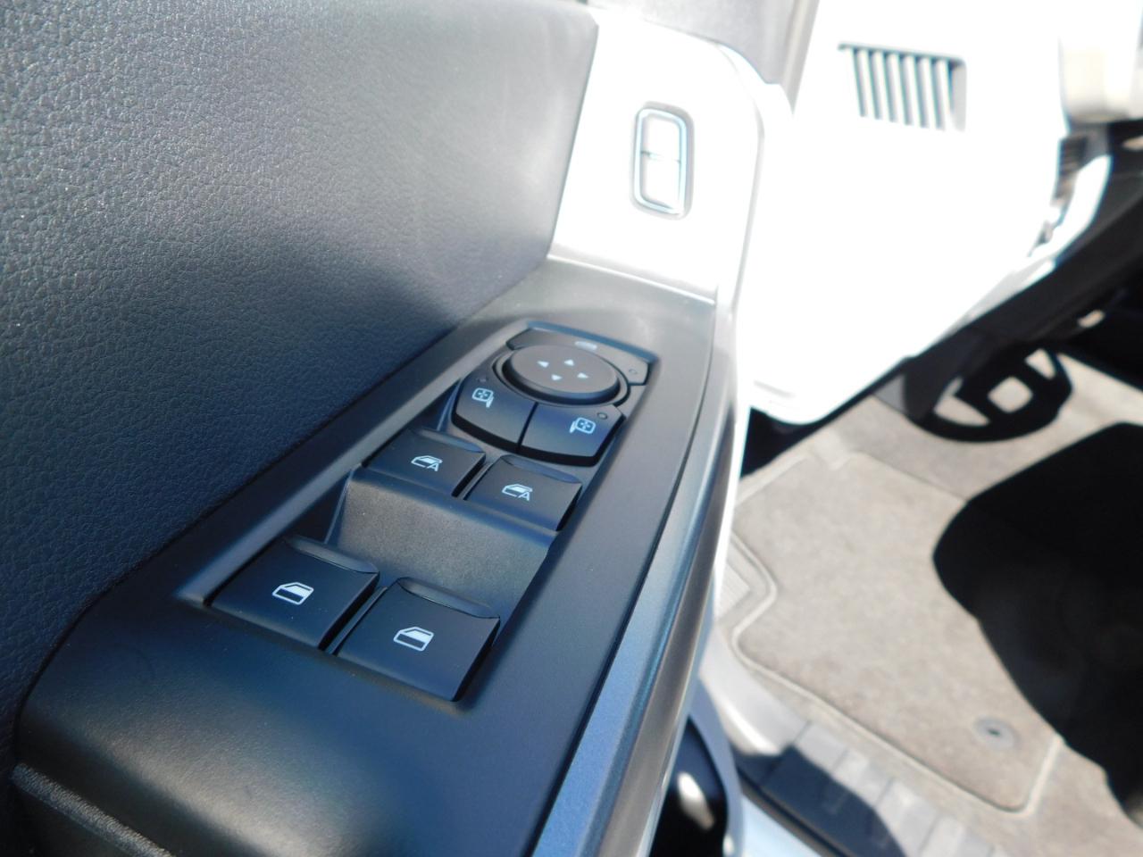 Ford Super Duty F-350 SRW XL 4WD Crew Cab 8' Box 2027