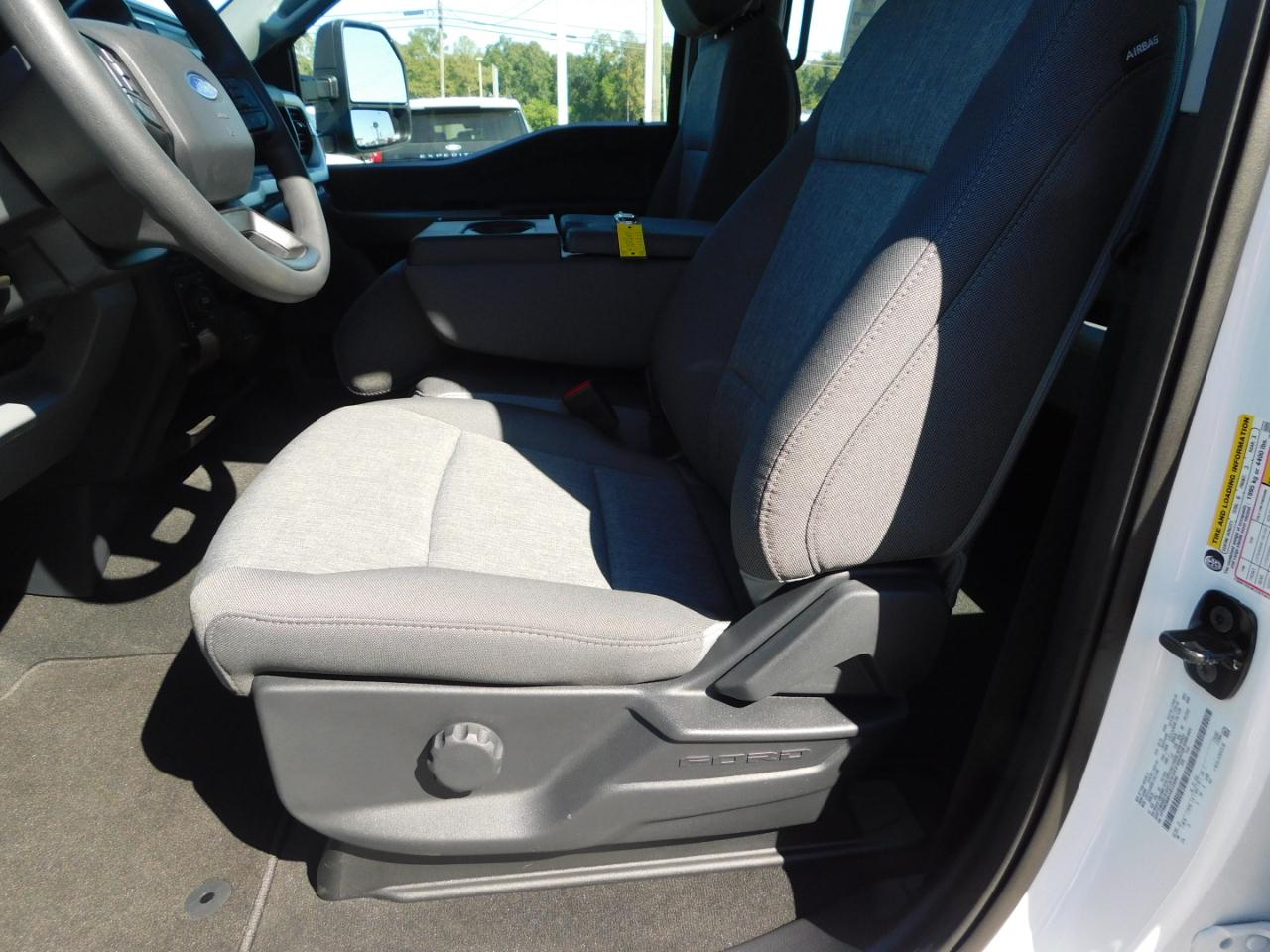 Ford Super Duty F-350 SRW XL 4WD Crew Cab 8' Box 2027