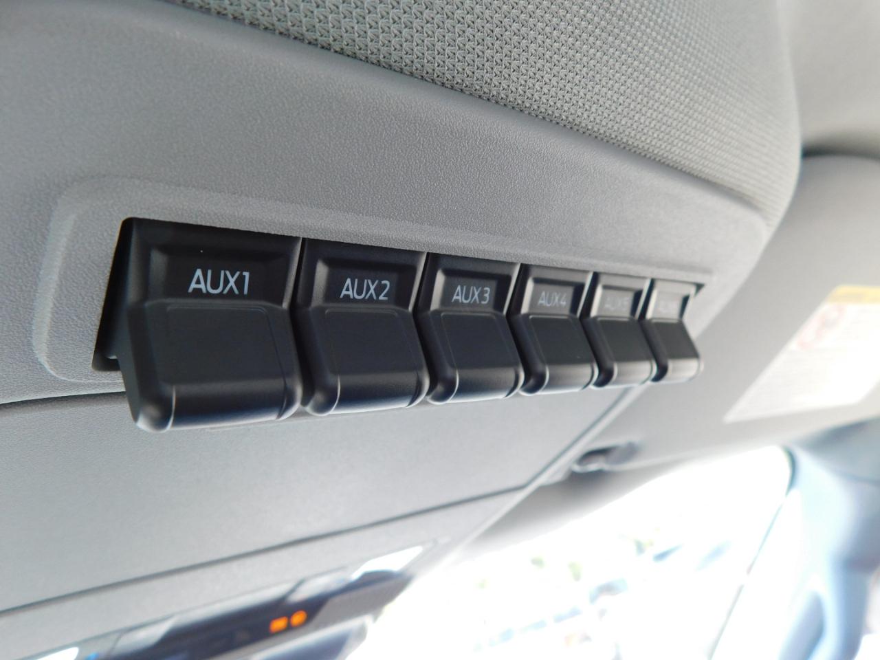 Ford Super Duty F-350 SRW XL 4WD Crew Cab 8' Box 2027