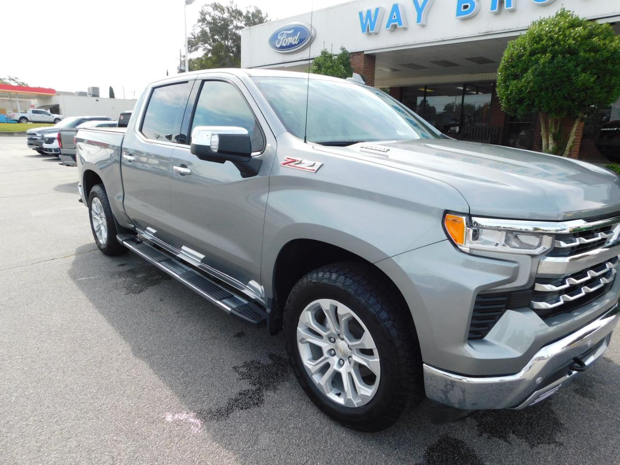 Chevrolet Silverado 1500 4WD Crew Cab 147" LTZ 2023