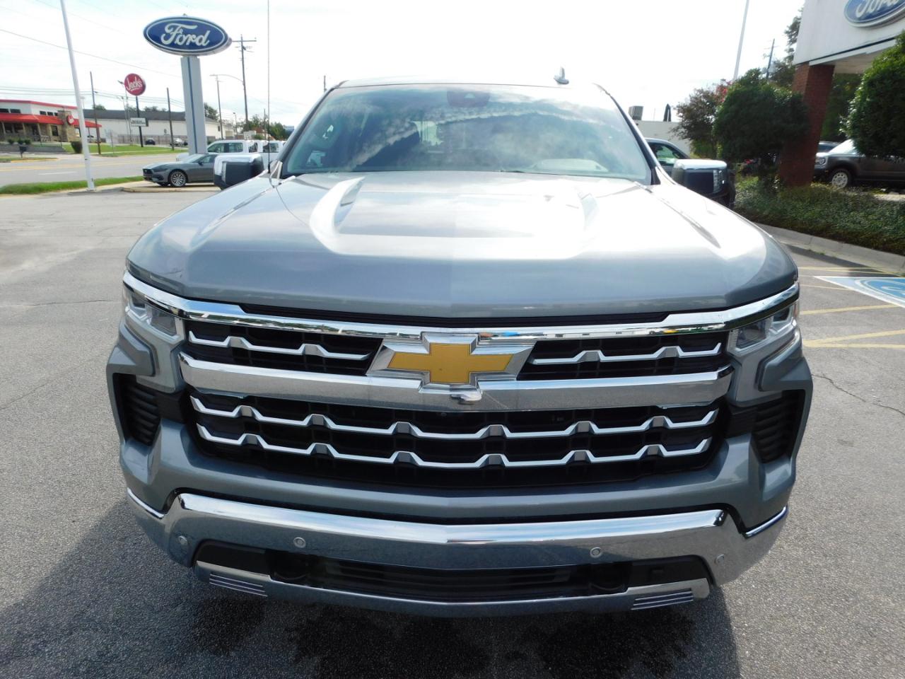 Chevrolet Silverado 1500 4WD Crew Cab 147" LTZ 2023