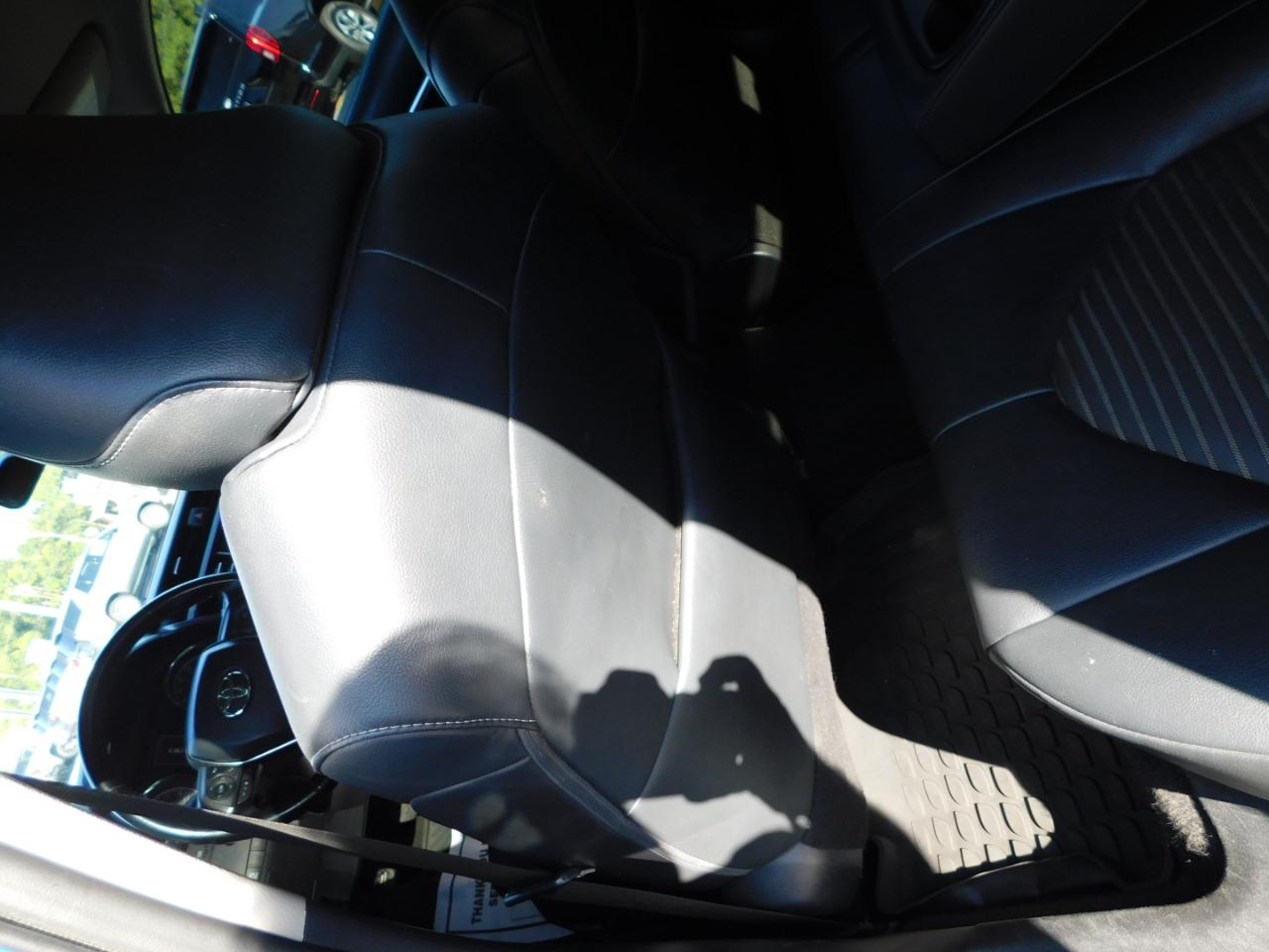Toyota Camry XLE Auto (Natl) 2019