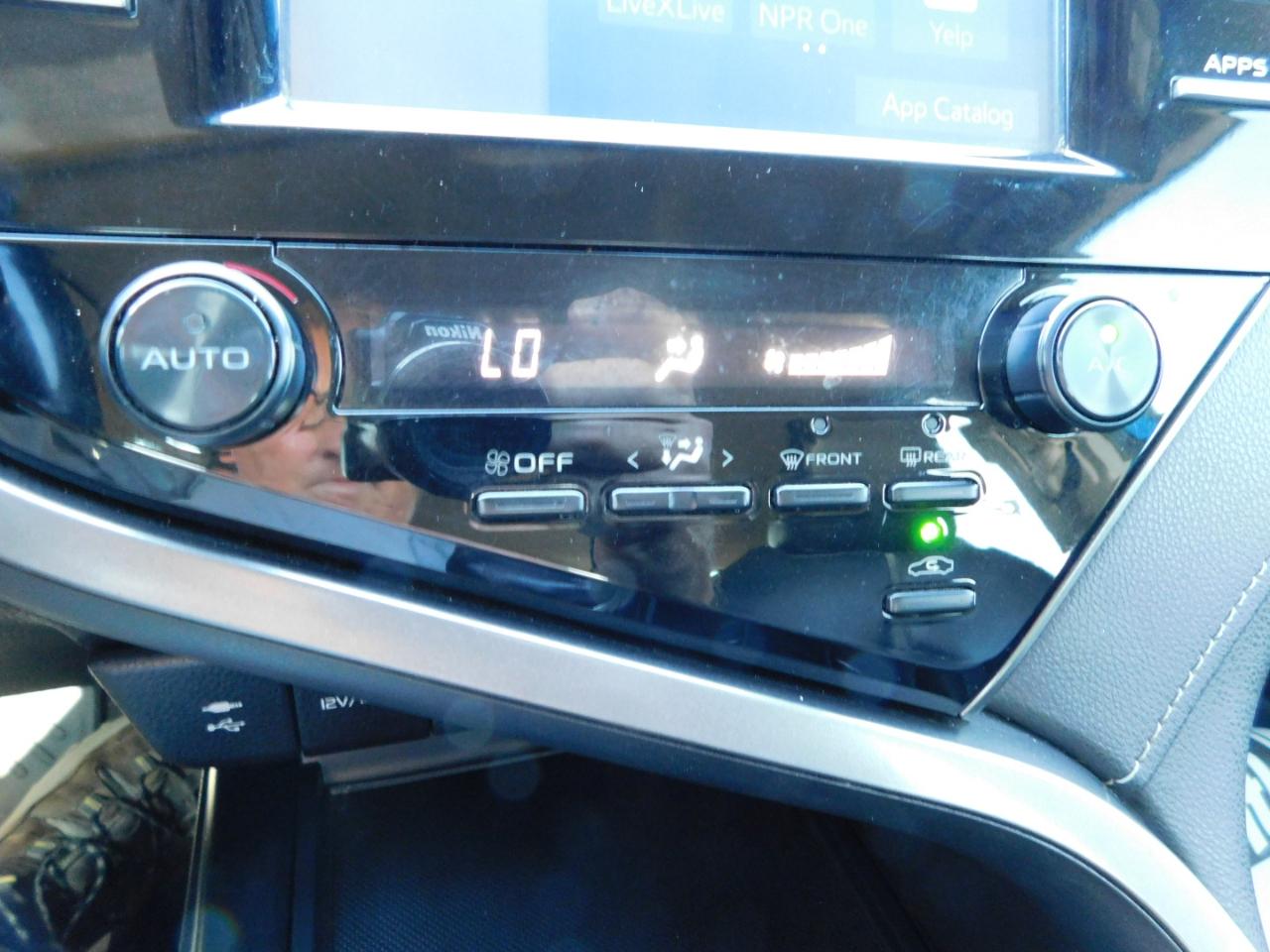Toyota Camry XLE Auto (Natl) 2019