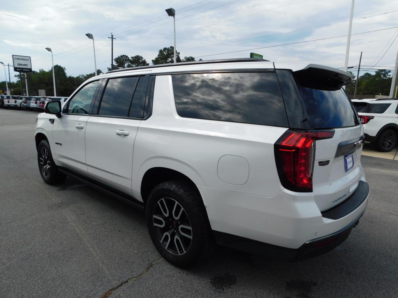 GMC Yukon XL 4WD 4dr AT4 2023