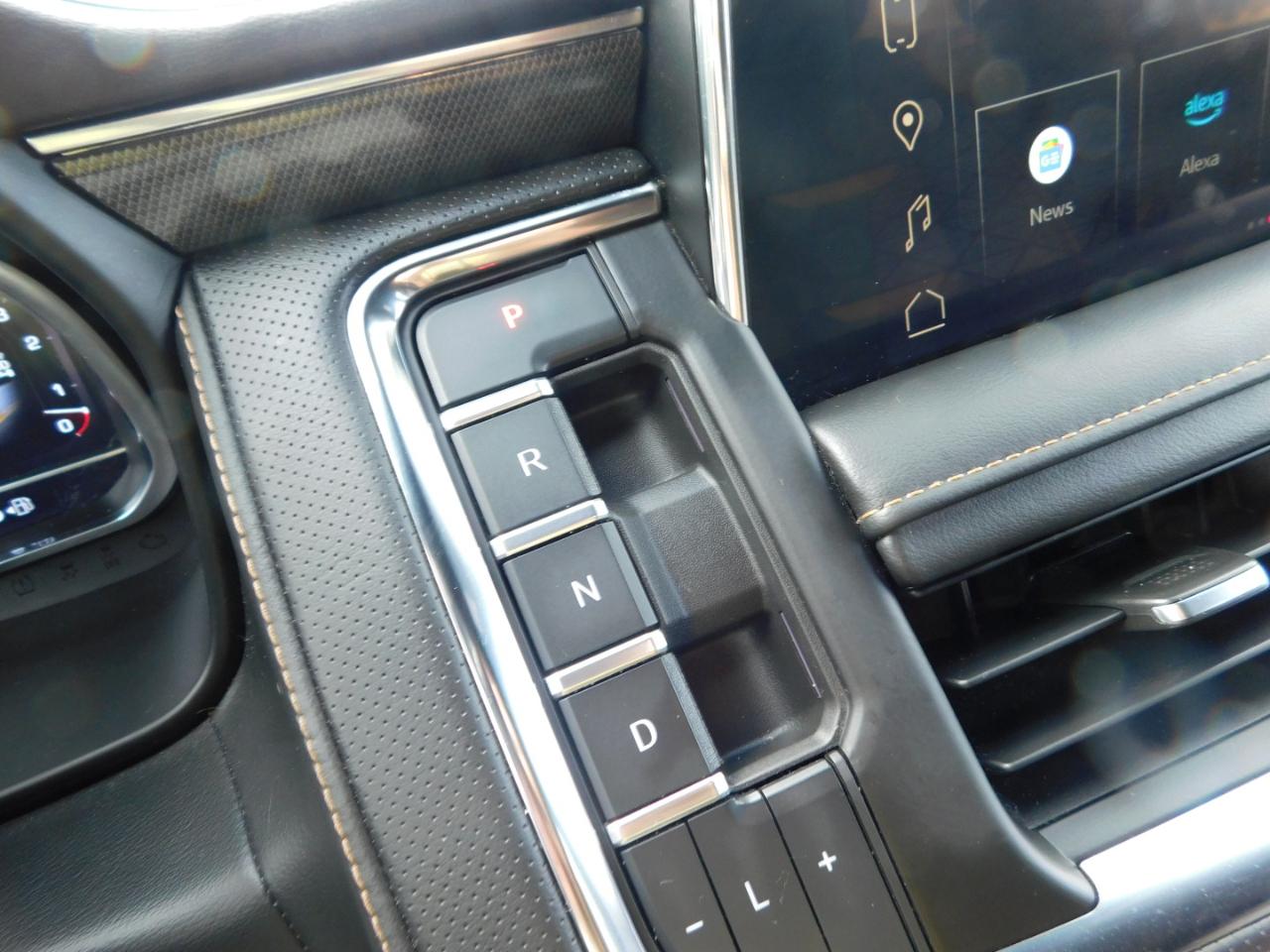 GMC Yukon XL 4WD 4dr AT4 2023