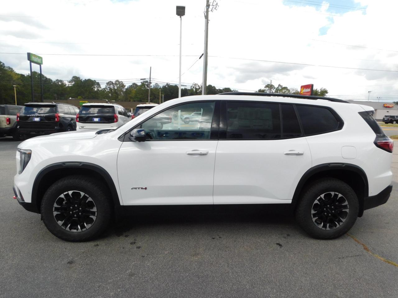 GMC Acadia AWD 4dr AT4 2027