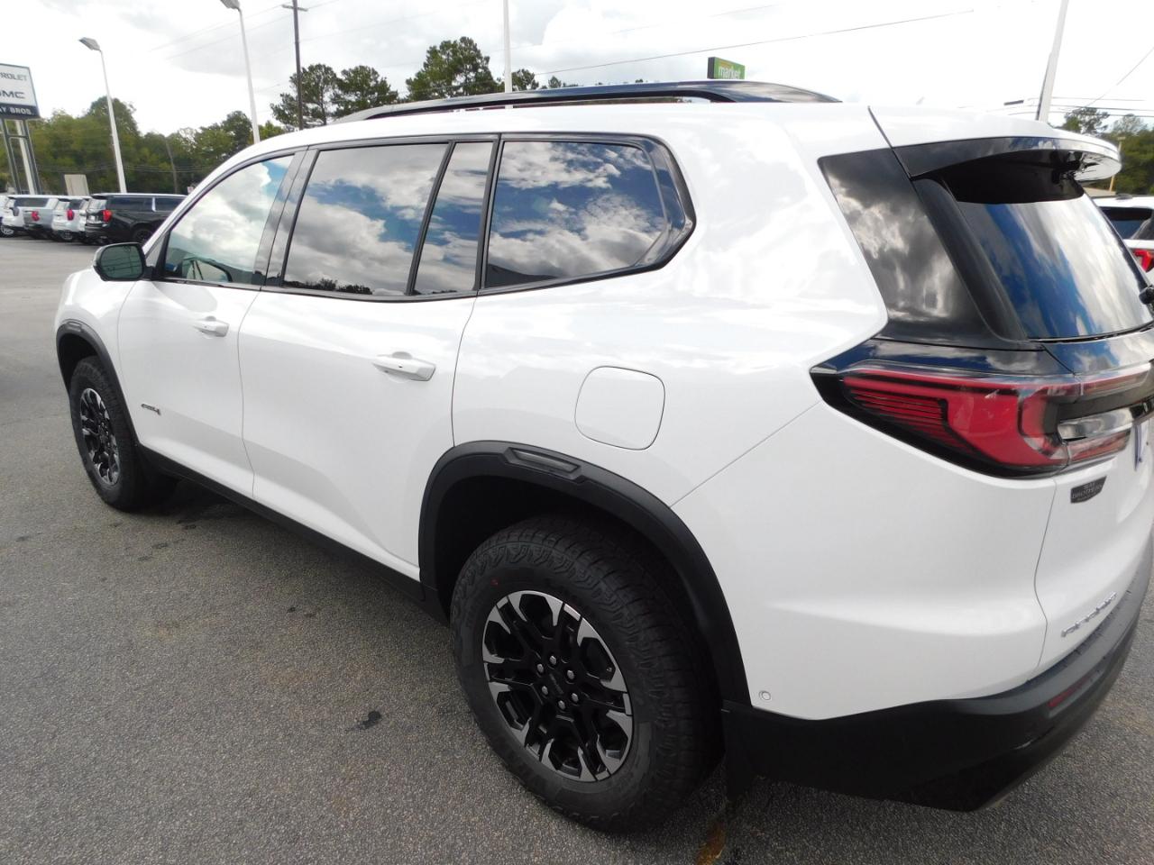 GMC Acadia AWD 4dr AT4 2027