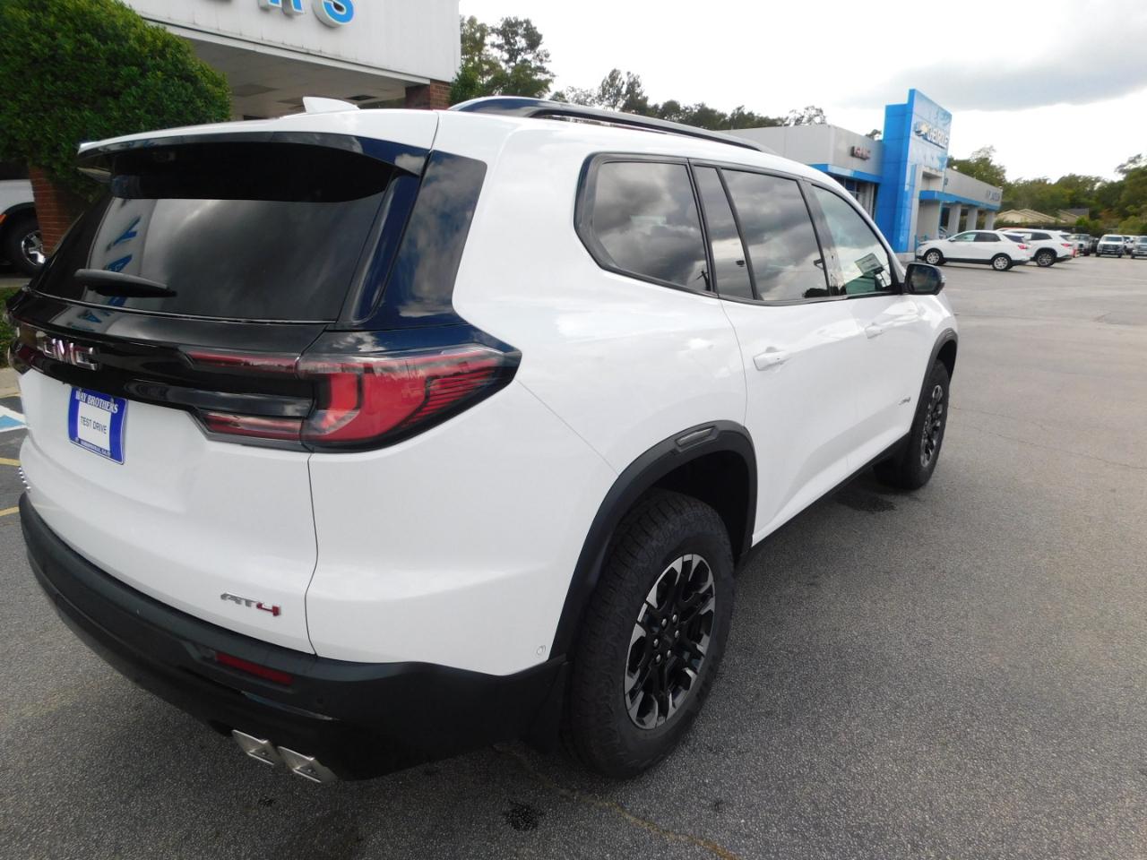 GMC Acadia AWD 4dr AT4 2027
