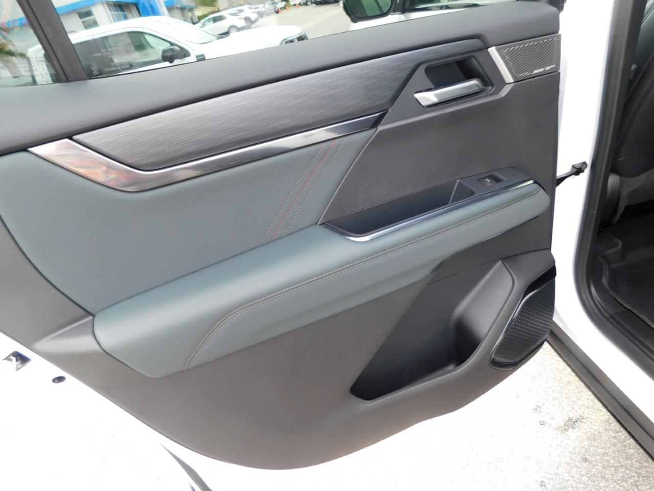 GMC Acadia AWD 4dr AT4 2027