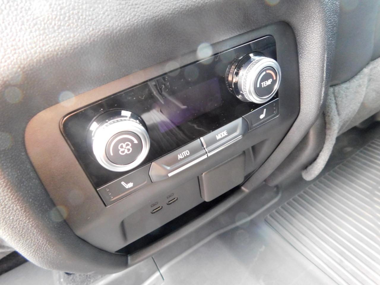 GMC Acadia AWD 4dr AT4 2027