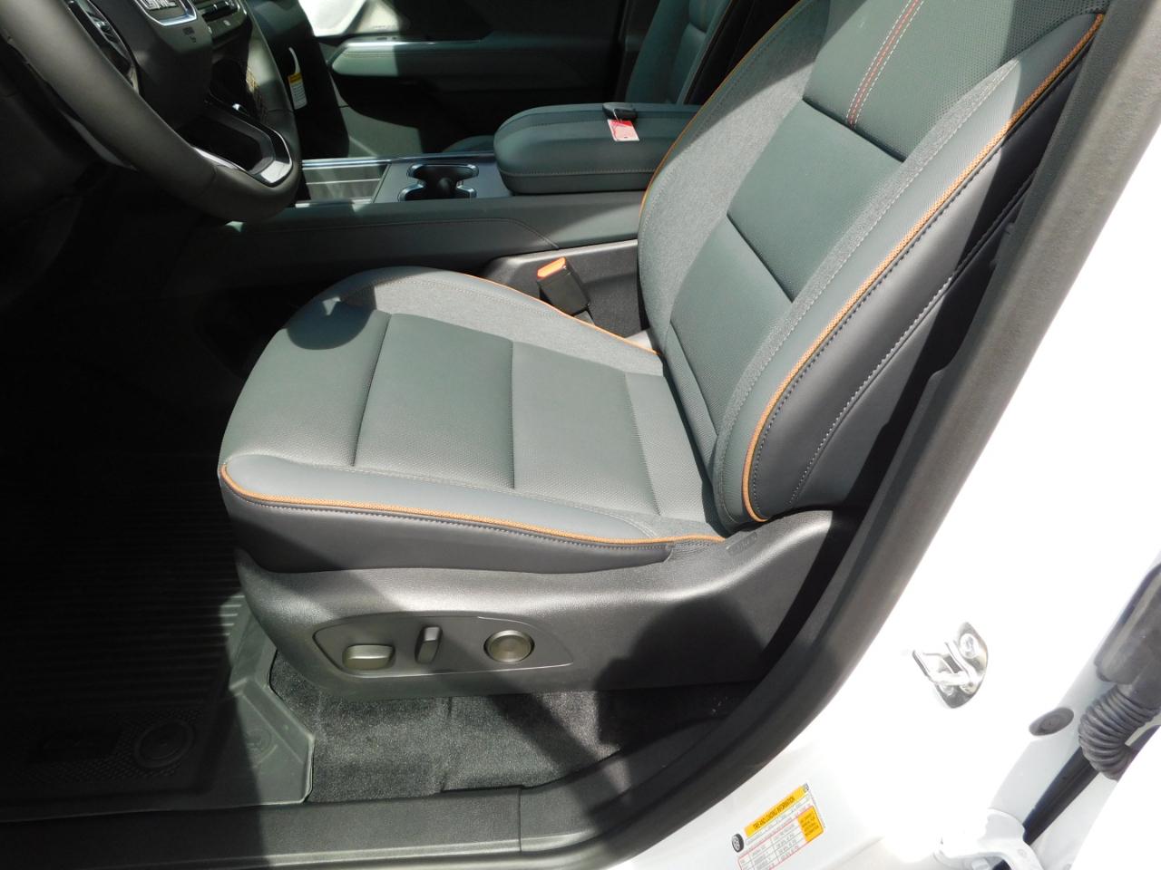 GMC Acadia AWD 4dr AT4 2027