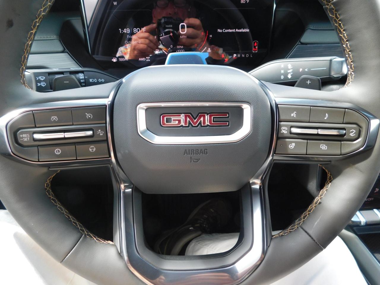 GMC Acadia AWD 4dr AT4 2027
