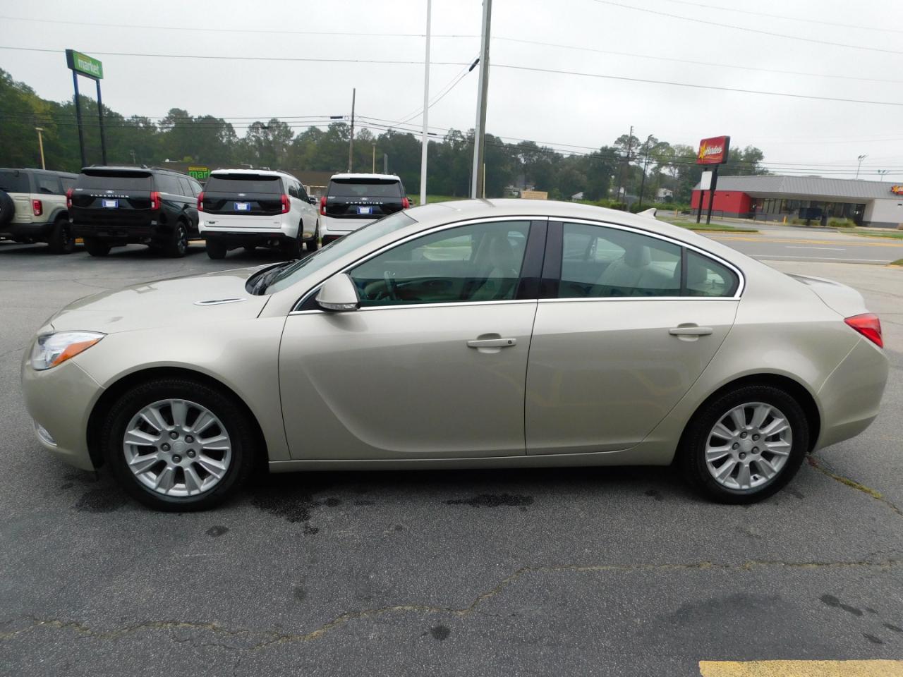 Buick Regal 4dr Sdn Base 2013