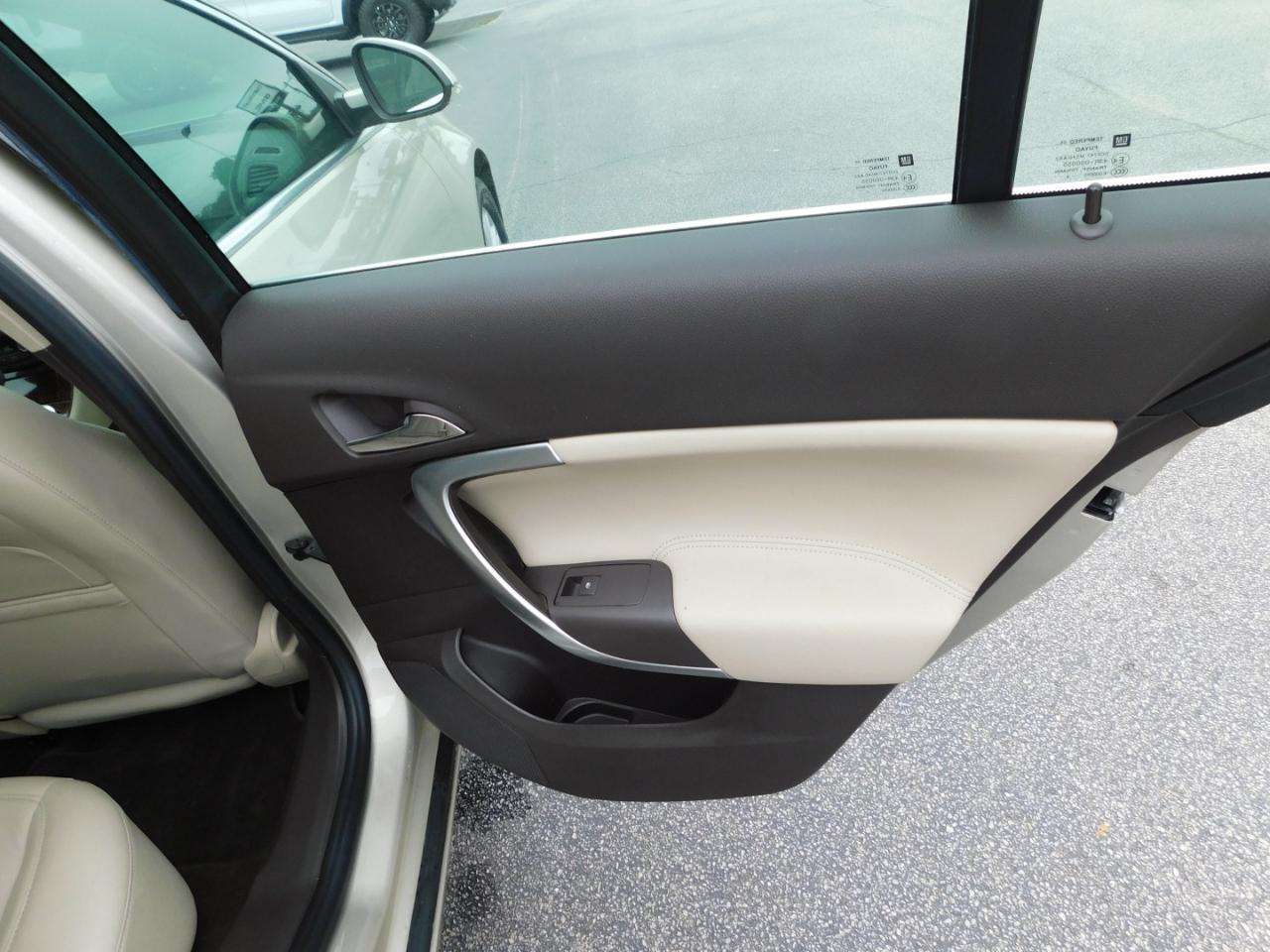 Buick Regal 4dr Sdn Base 2013