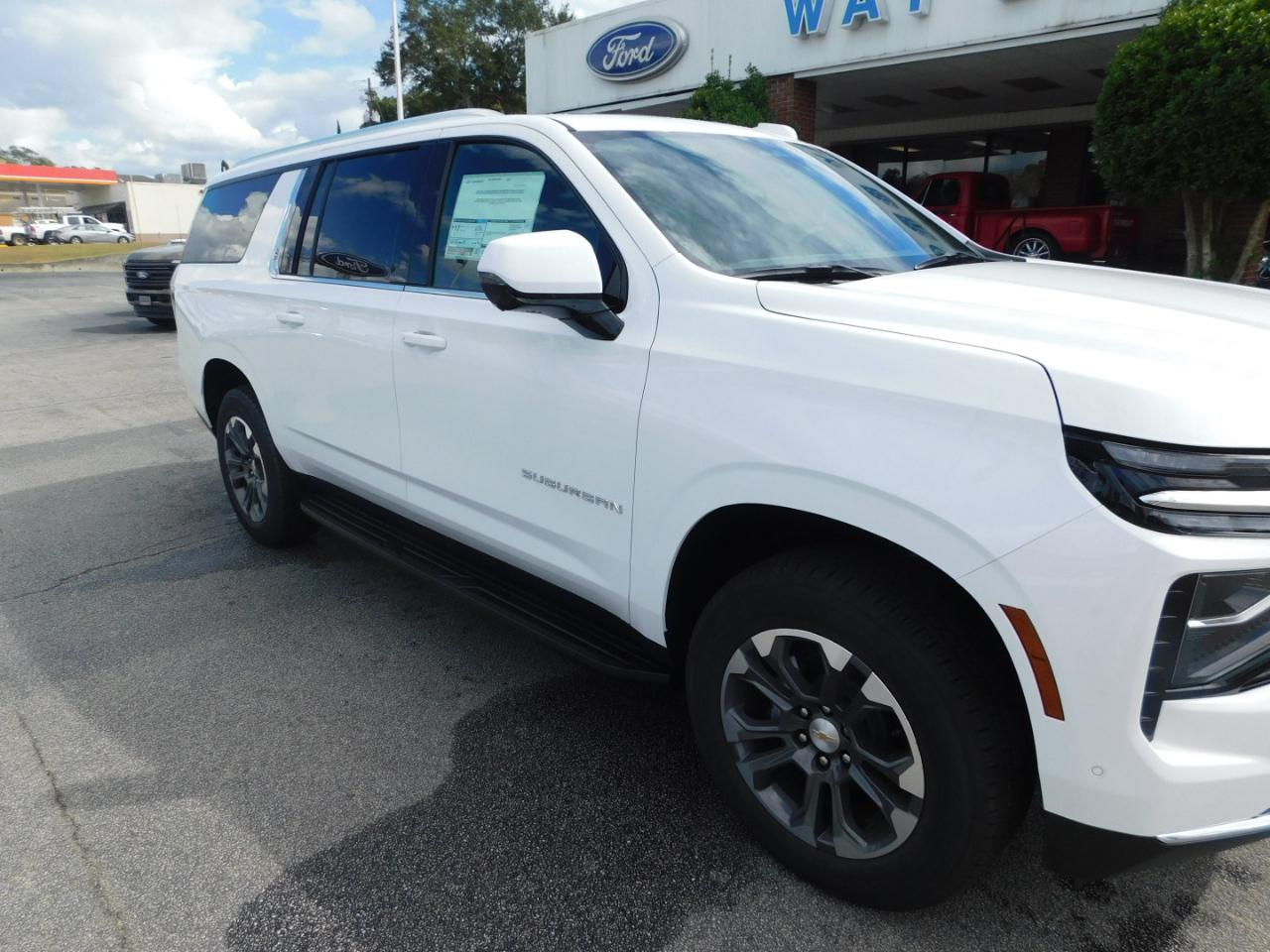 Chevrolet Suburban 2WD 4dr LT 2027