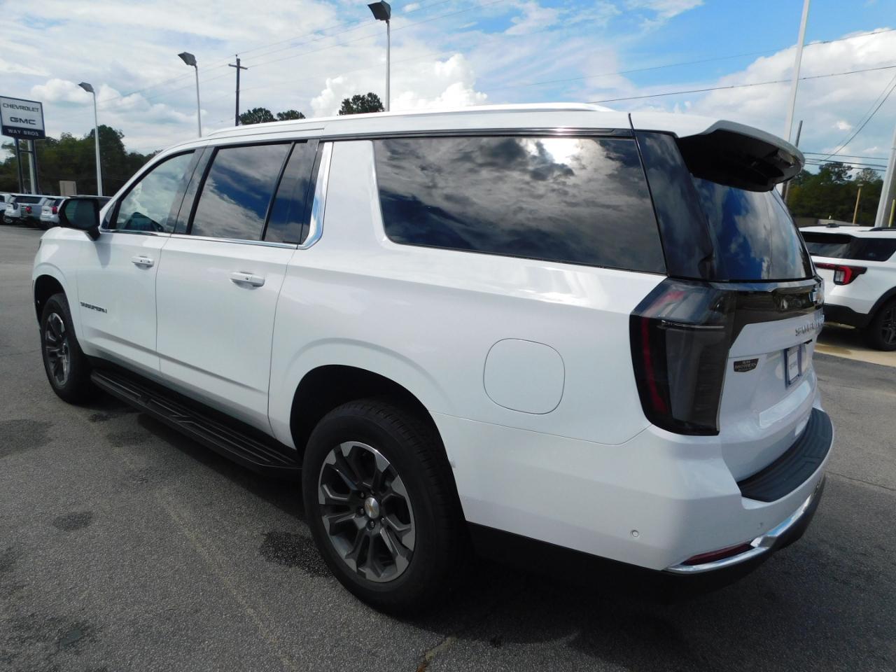 Chevrolet Suburban 2WD 4dr LT 2027