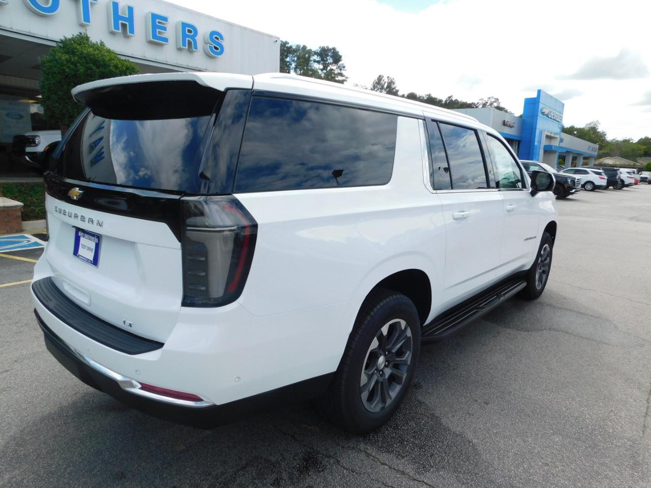 Chevrolet Suburban 2WD 4dr LT 2027