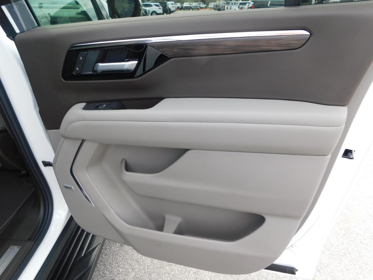 Chevrolet Suburban 2WD 4dr LT 2027