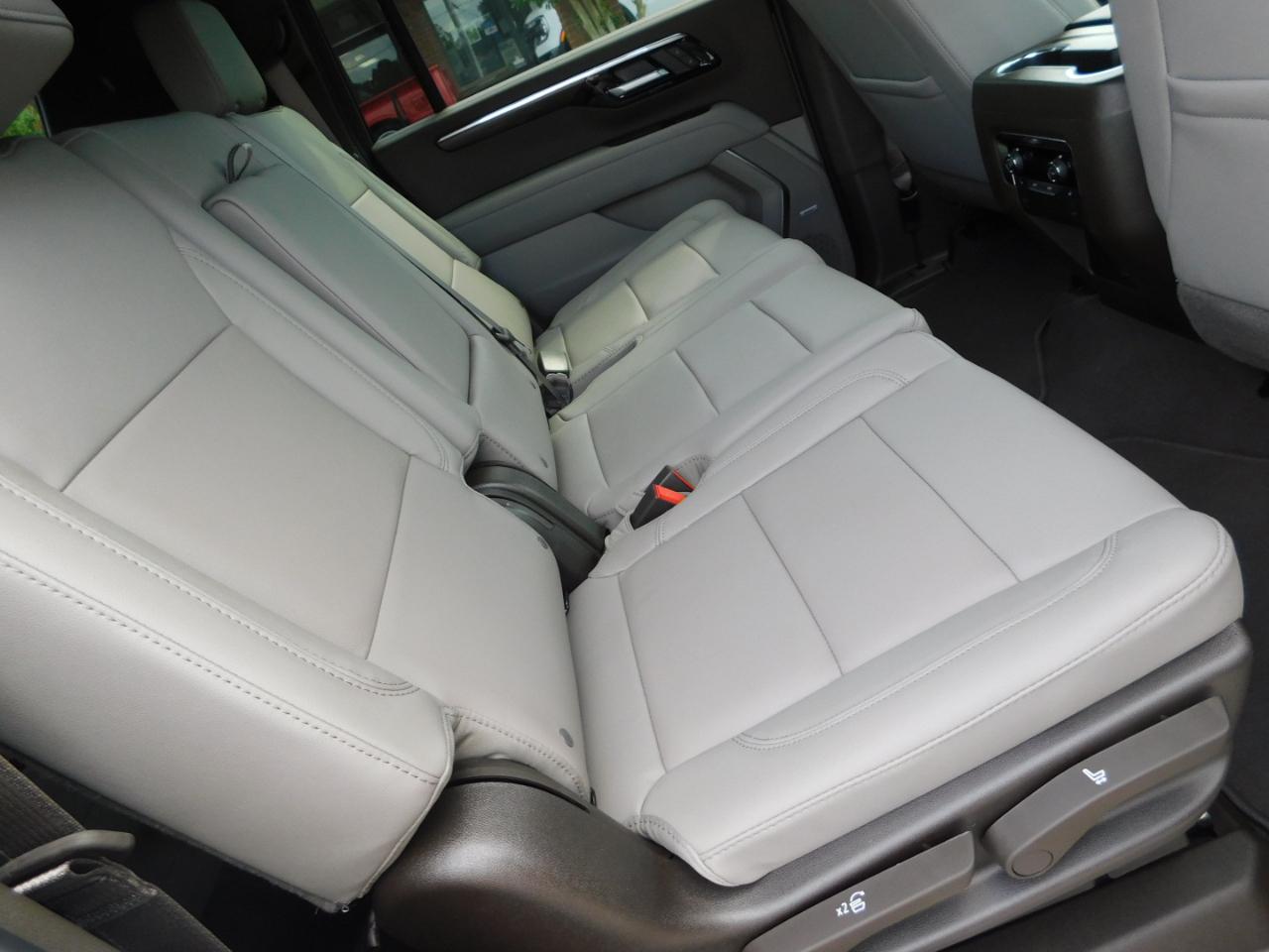Chevrolet Suburban 2WD 4dr LT 2027