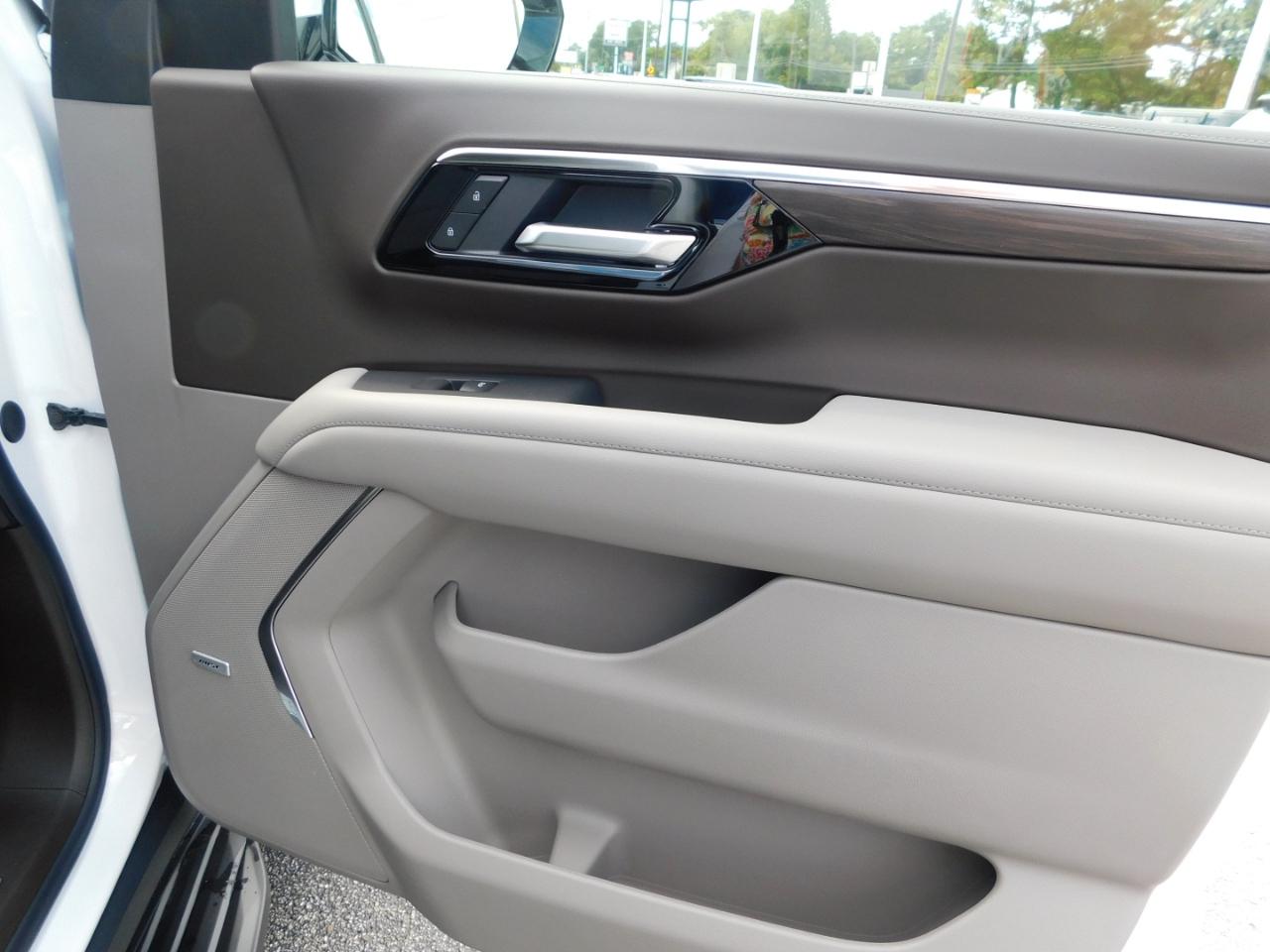 Chevrolet Suburban 2WD 4dr LT 2027