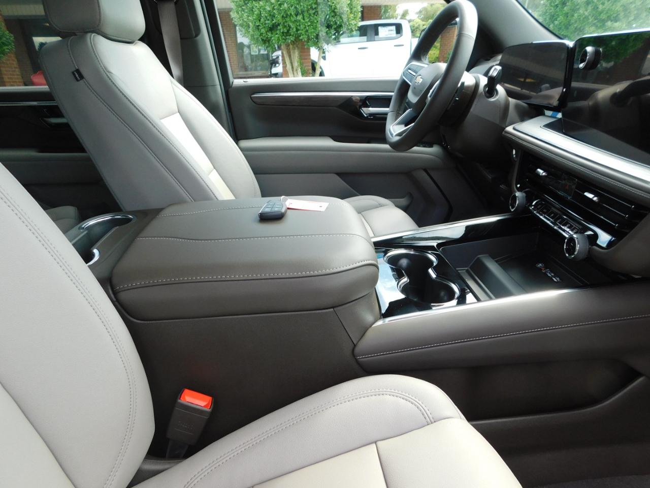 Chevrolet Suburban 2WD 4dr LT 2027