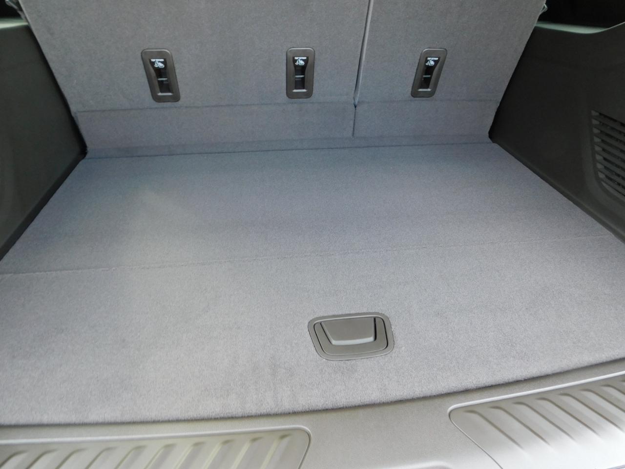Chevrolet Suburban 2WD 4dr LT 2027