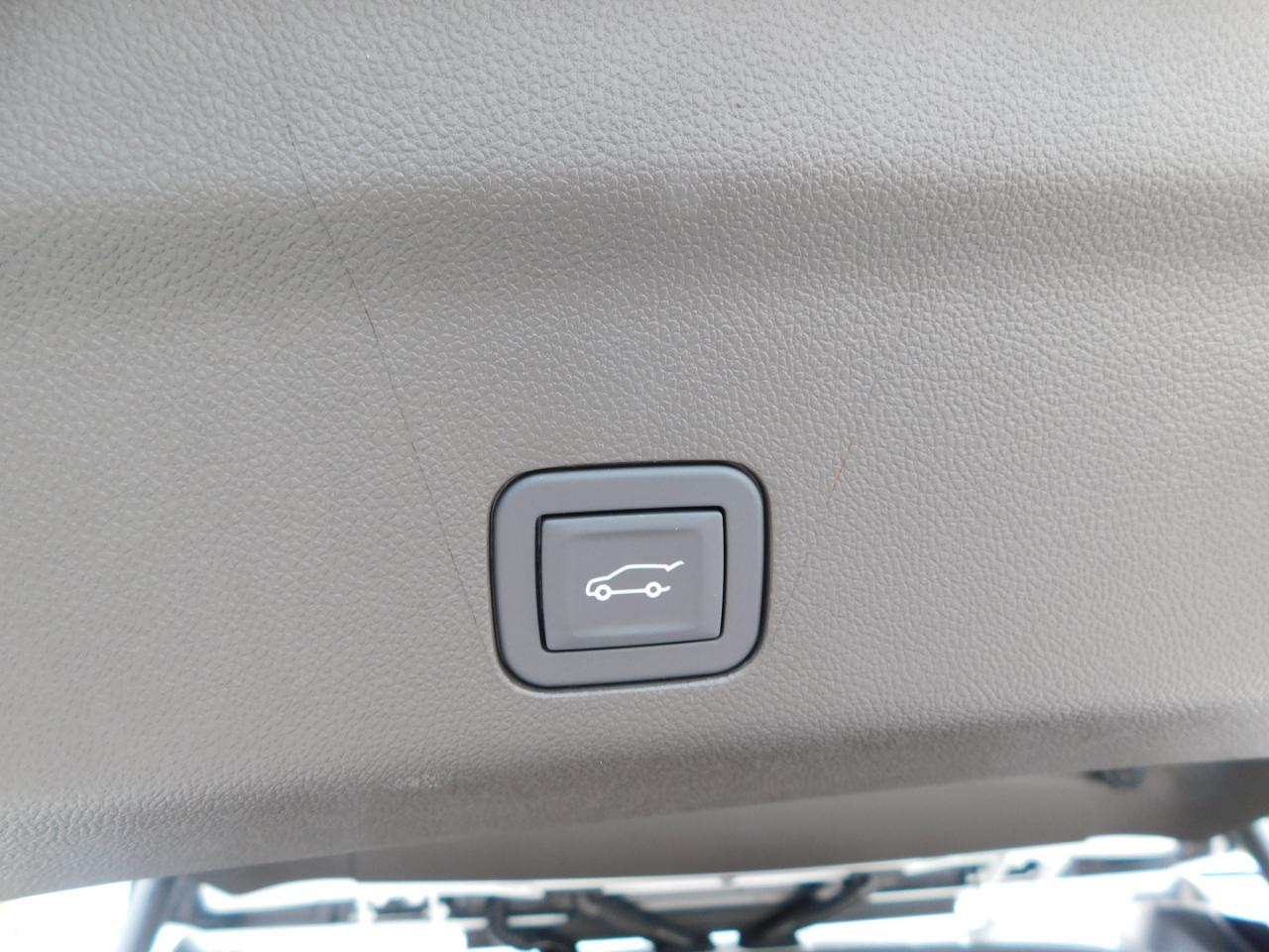 Chevrolet Suburban 2WD 4dr LT 2027