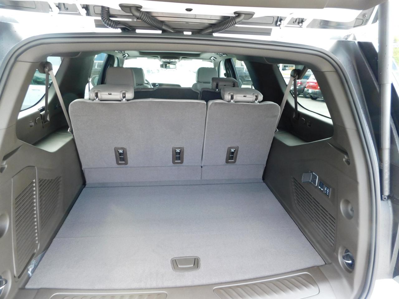 Chevrolet Suburban 2WD 4dr LT 2027