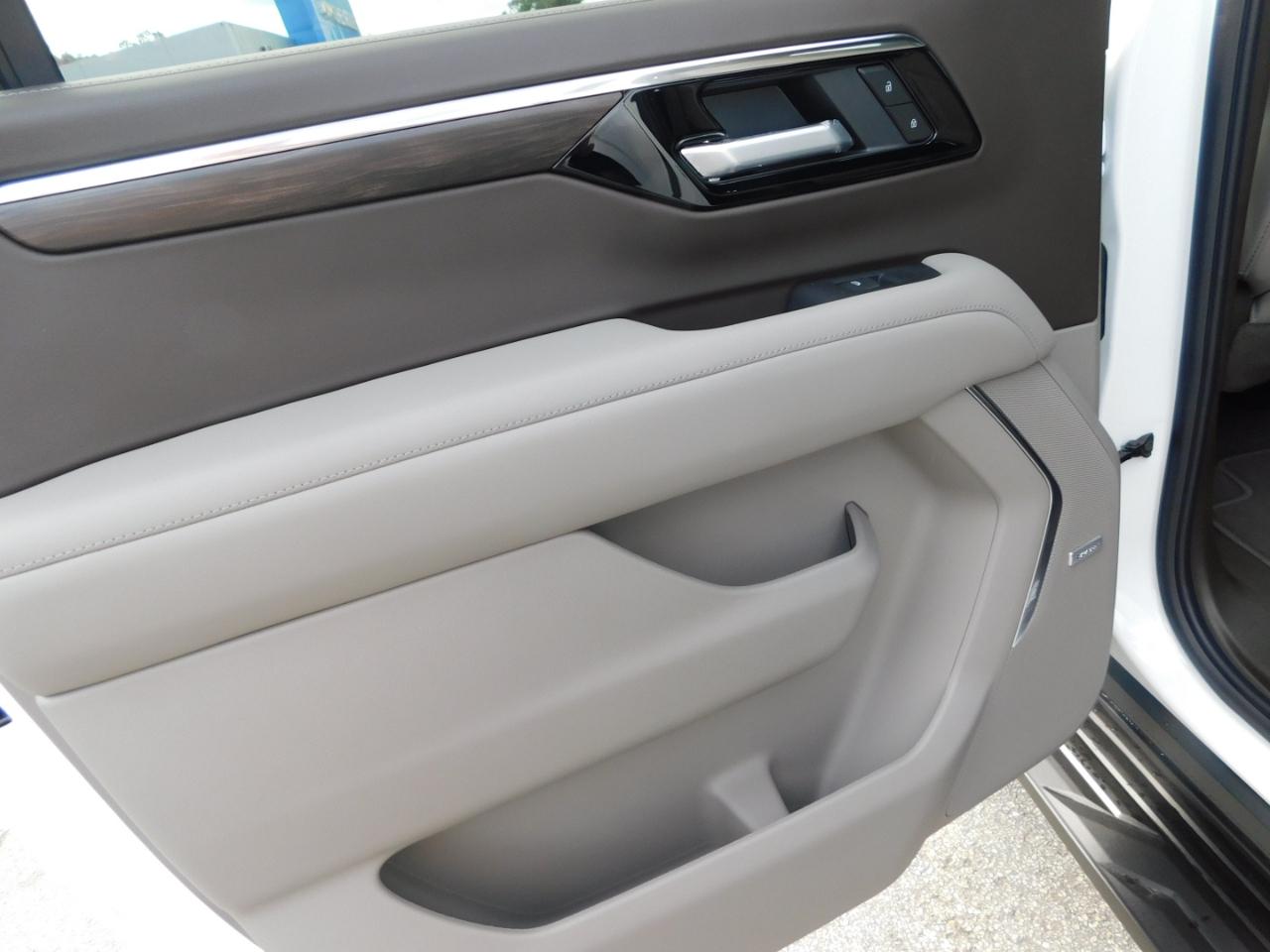 Chevrolet Suburban 2WD 4dr LT 2027