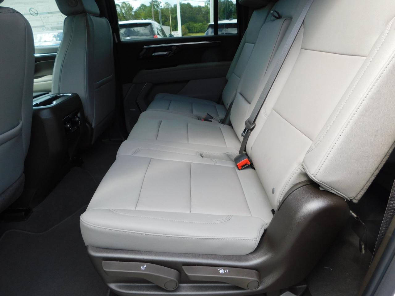 Chevrolet Suburban 2WD 4dr LT 2027